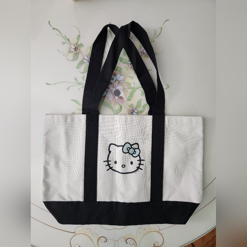 Sanrio Luxe Hello Kitty canvas tote bag